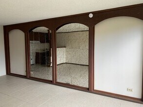 Building Photo - STUDIO 1 BATH UNIT