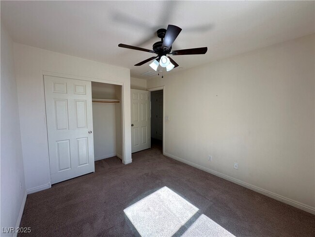 Building Photo - 1033 Pebble Lake St