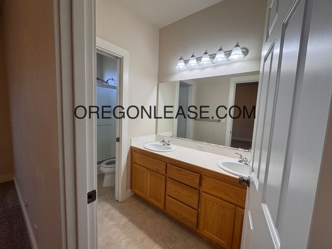 Building Photo - North Eugene 3/2 bath home