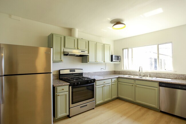 Building Photo - 1323 Ridgeley Dr