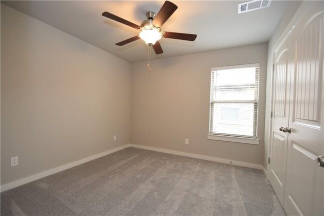 Building Photo - 422 Rineel Ave