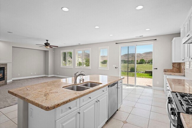 Building Photo - Stunning Like New South Reno 4 Bedroom