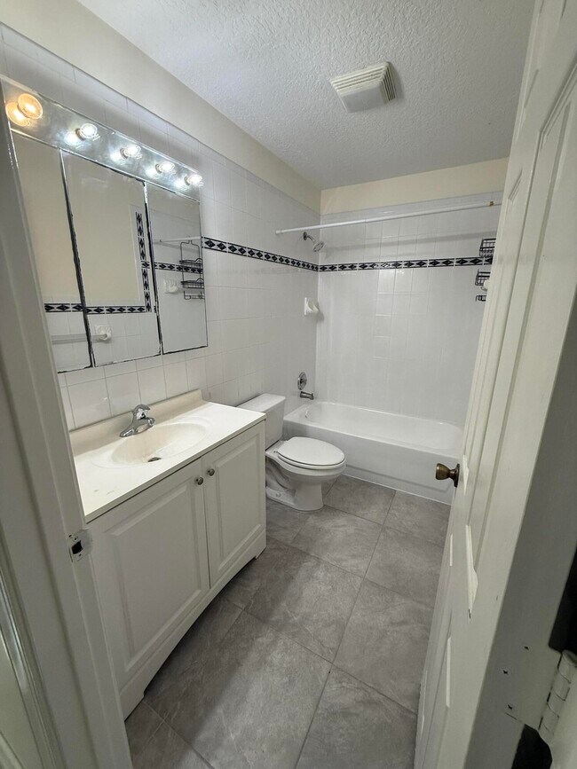 Building Photo - 14063 Wellington Trace