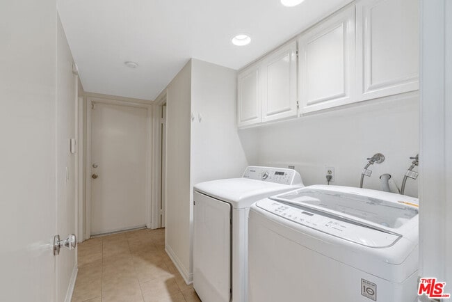 Building Photo - 23454 Park Hermosa