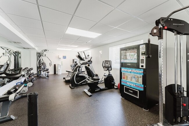 Building Photo - 1035 Spanish River Rd