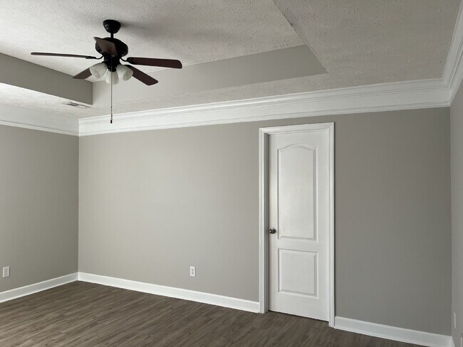 Building Photo - 3241 Hardwood Dr