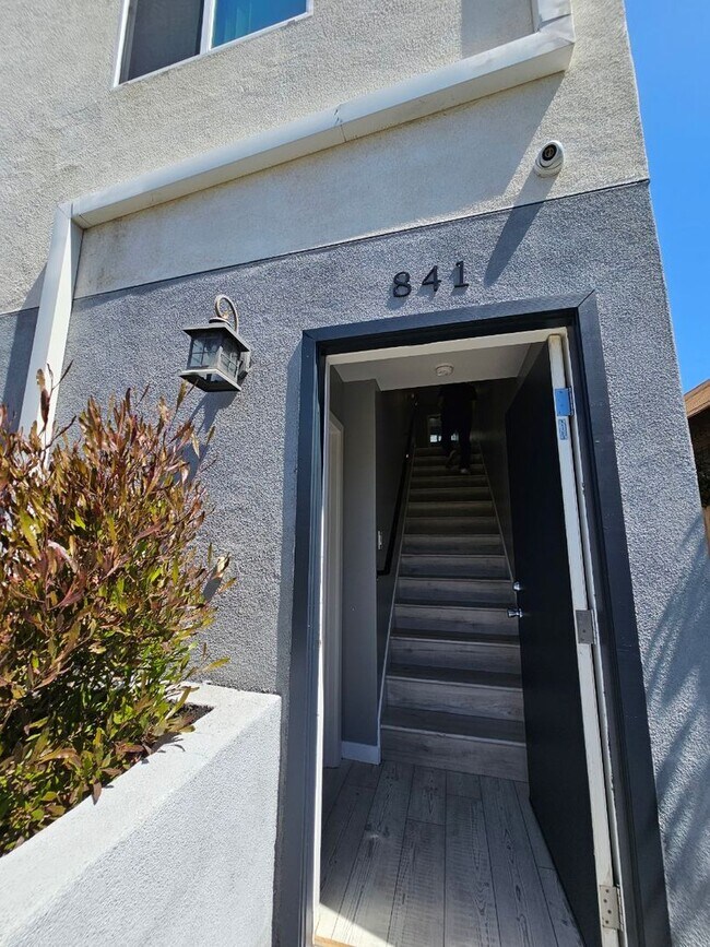 Building Photo - 32(839)