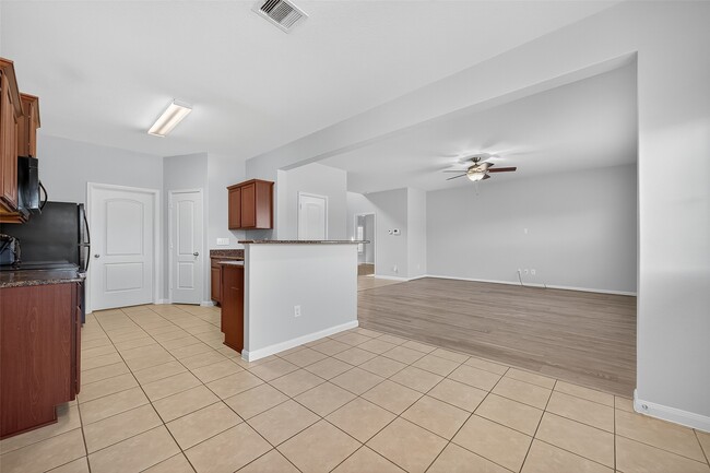 Building Photo - 5119 Harbor Palm Dr