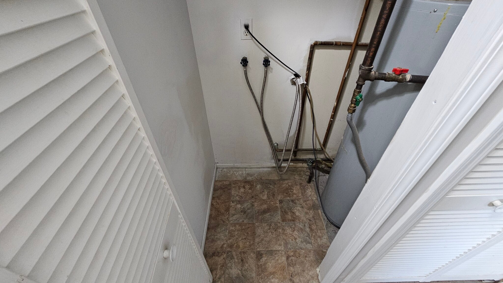 Laundry Closet - 5219 Garden Green Way