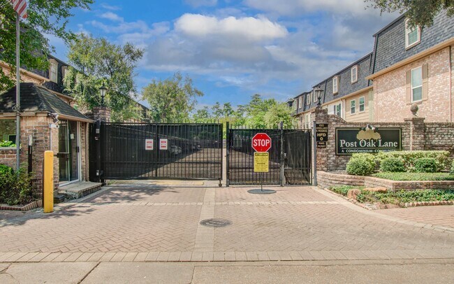 Building Photo - 355 N Post Oak Ln