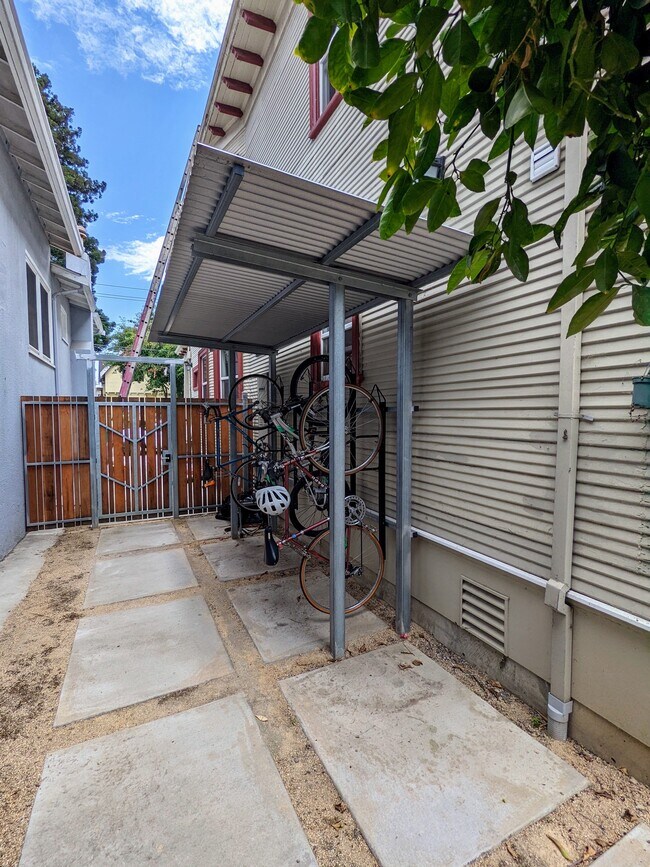 Building Photo - 678 Aileen St