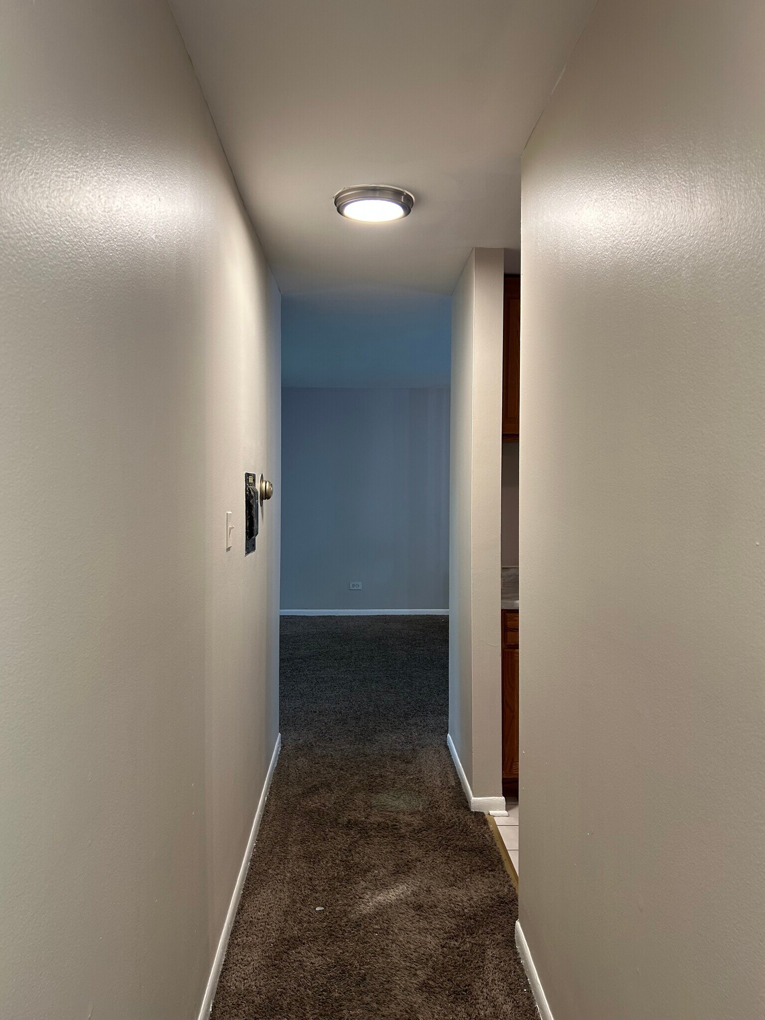 Building Photo - 555 Hill Dr