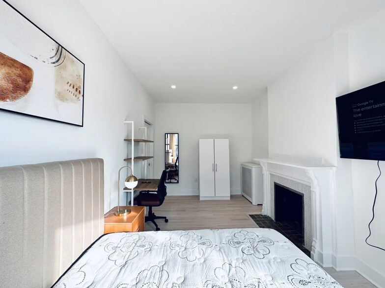 Building Photo - Furnished room/NOT APARTMENT