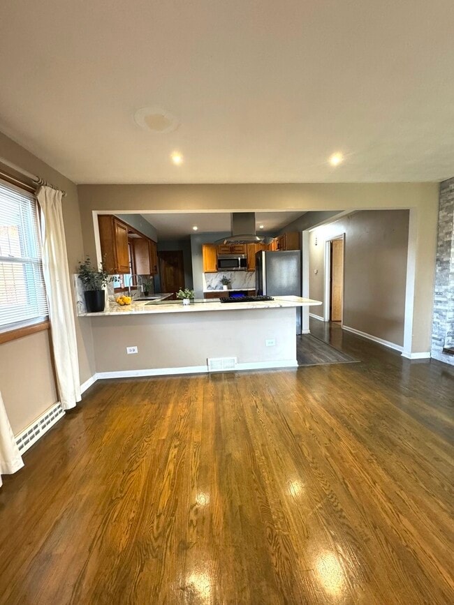 Building Photo - 3133 21st Pl