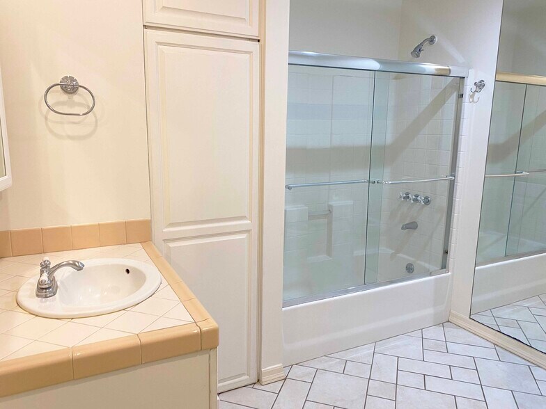 Second bathroom - 21980 Alta Dr