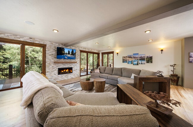 Building Photo - 35021 US-6