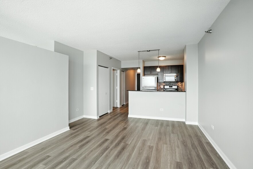 Building Photo - 389 E Ohio St