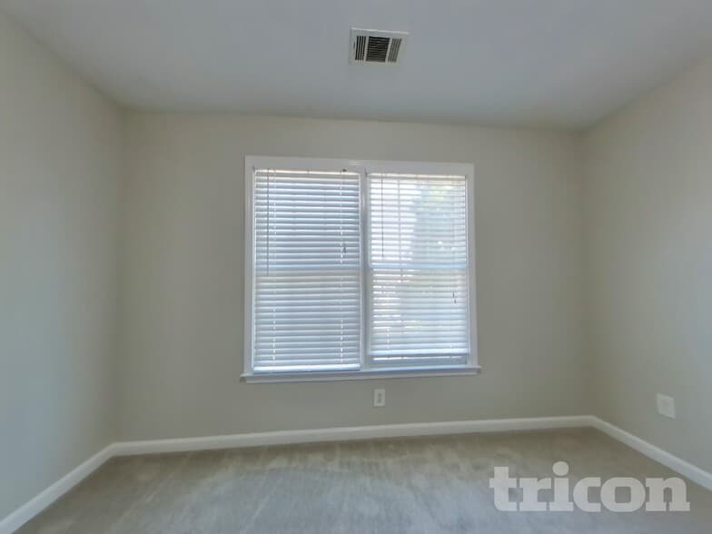 Building Photo - 1060 Middlebrooke Dr