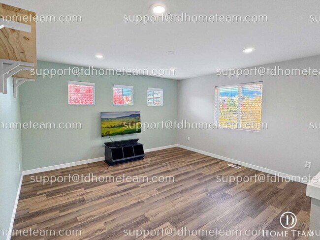 Building Photo - "Spacious 3-Bed Oasis in Kent with Elegant...