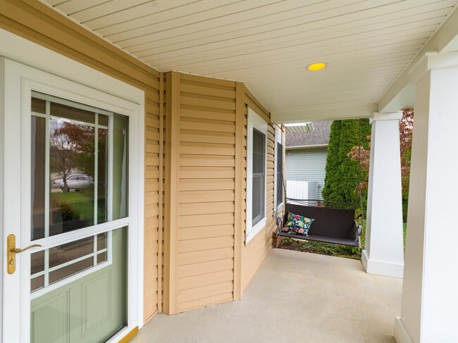 Building Photo - 2616 Greenport Dr