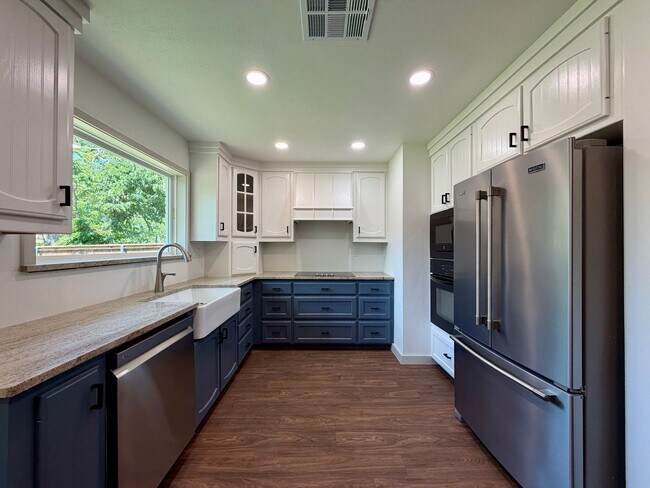 Building Photo - 10801 Rick Dr