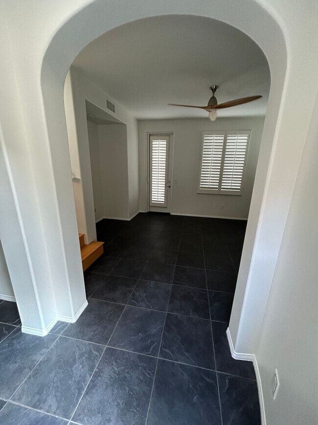 Building Photo - New! 3BD/2.5BA Two-Story Condo in Qual Hill Irvine! *MOVE-IN SPECIAL*