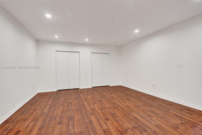 Building Photo - 10065 Bay Harbor Terrace