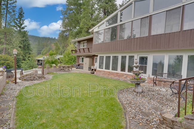 Building Photo - 1415 Crestline Dr