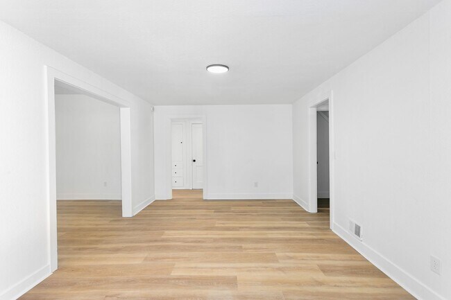 Building Photo - Beautiful 3 bd home close to the hospital