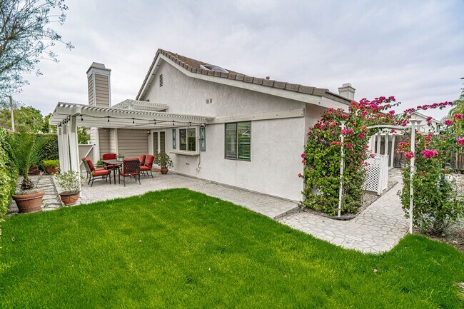 Building Photo - COMING SOON! Charming 2-Bedroom Home with a Versatile Loft in The Bungalows of Valencia!