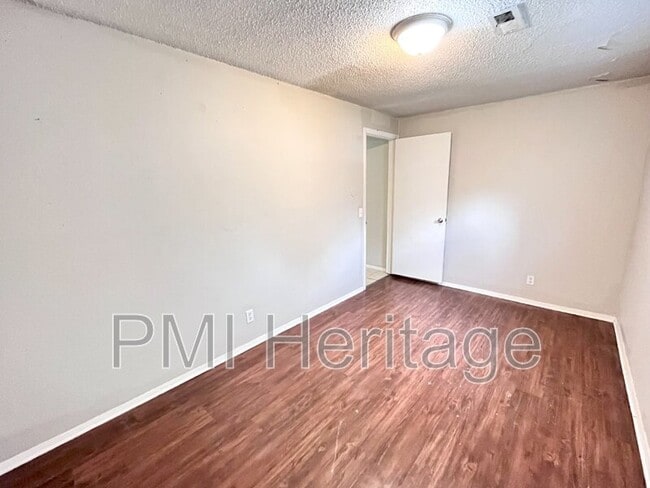 Building Photo - 813 N Pleasant St