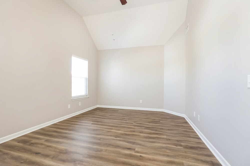 Building Photo - 300 Sarna Dr
