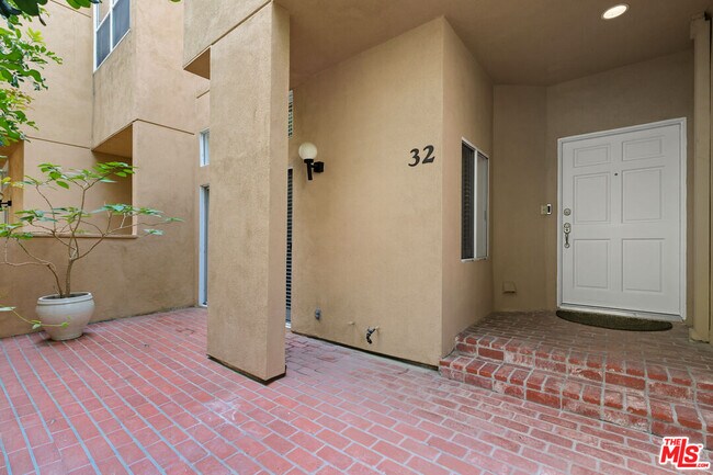 Building Photo - 18730 Hatteras St