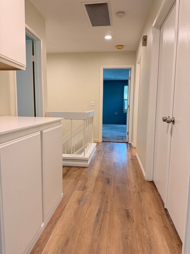 Building Photo - Beautiful Bay Ridge Cul-de-Sac Townhome