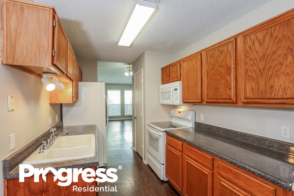 Building Photo - 10241 Maria Dr