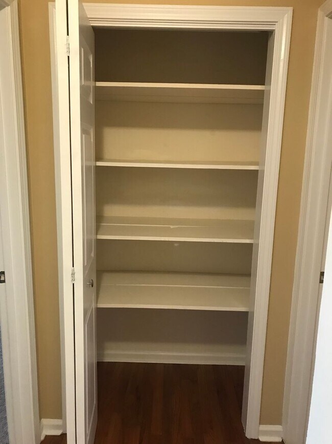 Building Photo - 3 Bedroom Home with Bonus Room For Rent!