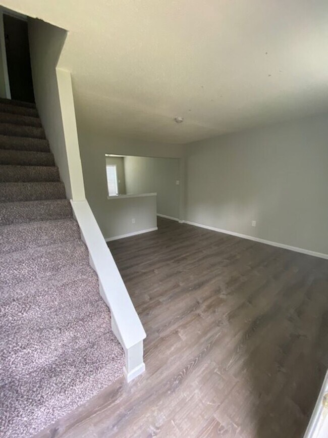 Building Photo - Three Level Condo with Garage