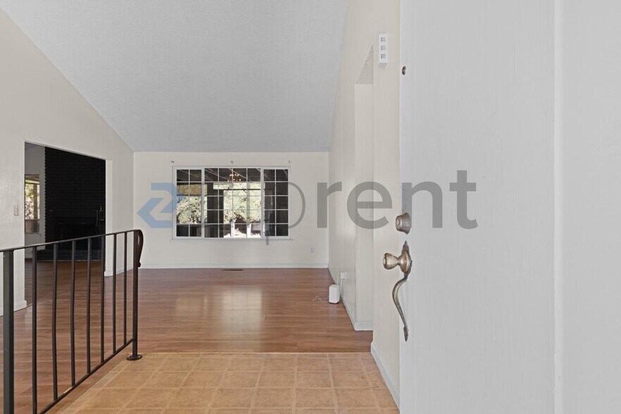 Building Photo - 1471 Valenzuela Ct