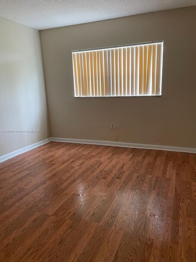 Building Photo - 5100 SW 41st St