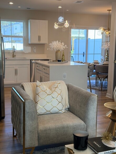 Building Photo - 7269 Statesman Blvd