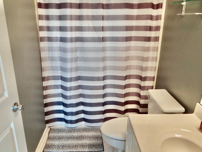 Building Photo - Furnished Long Term Rental in Surfside