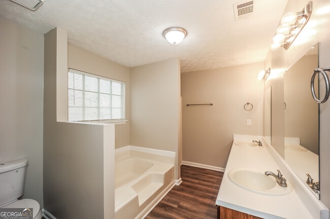 Building Photo - 8432 Cedar Creek Ridge