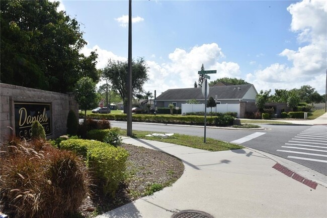 Building Photo - 271 Daniels Pointe Dr