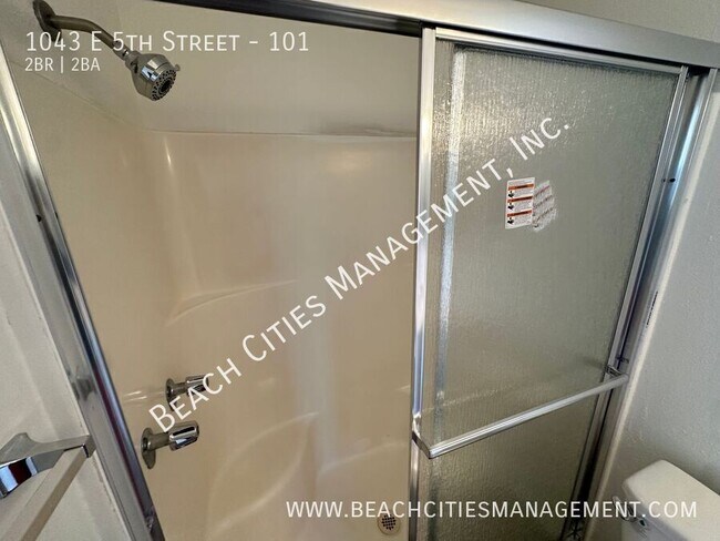 Building Photo - 1043 E 5th St