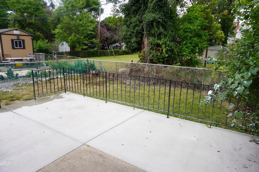 Building Photo - 3902 Emmart Ave