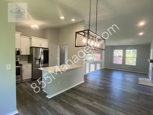 Building Photo - **COMING SOON AVAILABLE FOR SHOWINGS 10/8/...