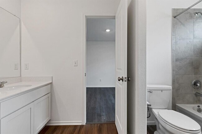 Building Photo - 332 Escondido Cir