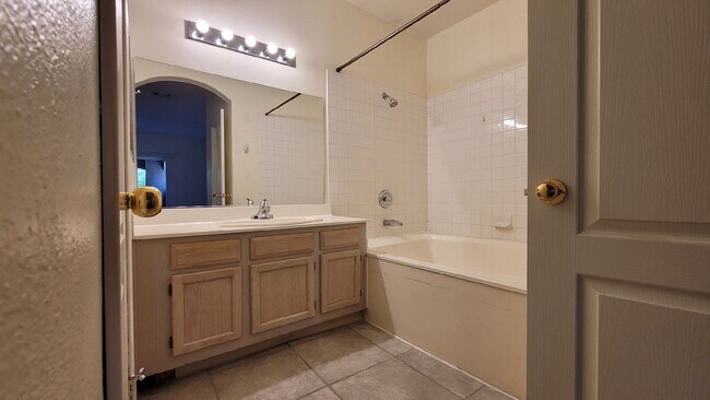 Building Photo - 5525 W Flamingo Rd