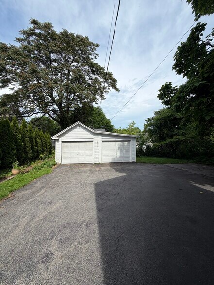 Building Photo - 103 Winton Rd S