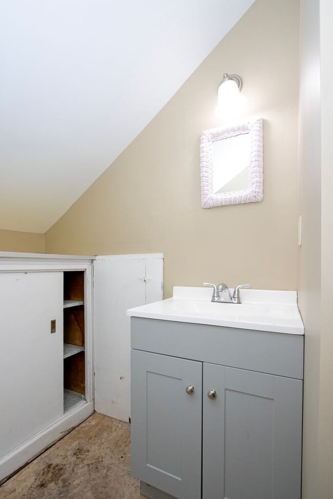 Building Photo - Three bedroom duplex